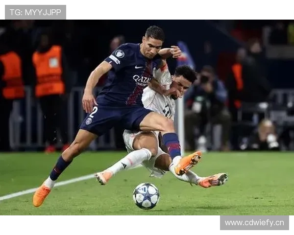 阿什拉夫在四后卫体系中的高速前插角色解析