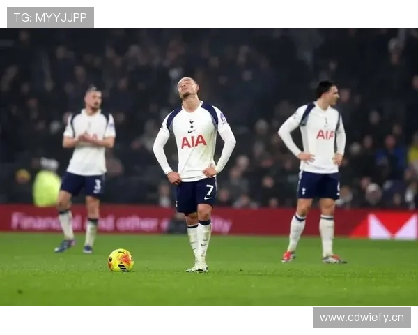 热刺防线压上频频被打穿现象，赛季阶段性表现受限稳定性面临考验