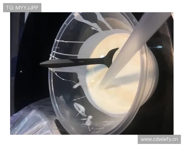 杨力维家冰箱里塞满蛋白粉，连饮料都是自己称重兑的