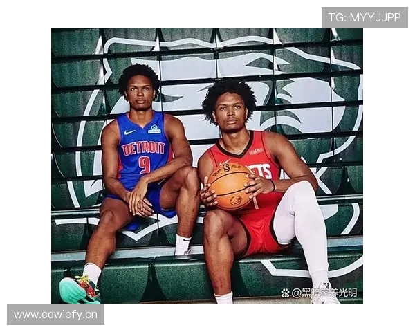 阿门·汤普森三分命中率提升显著 成功拉开球队空位空间